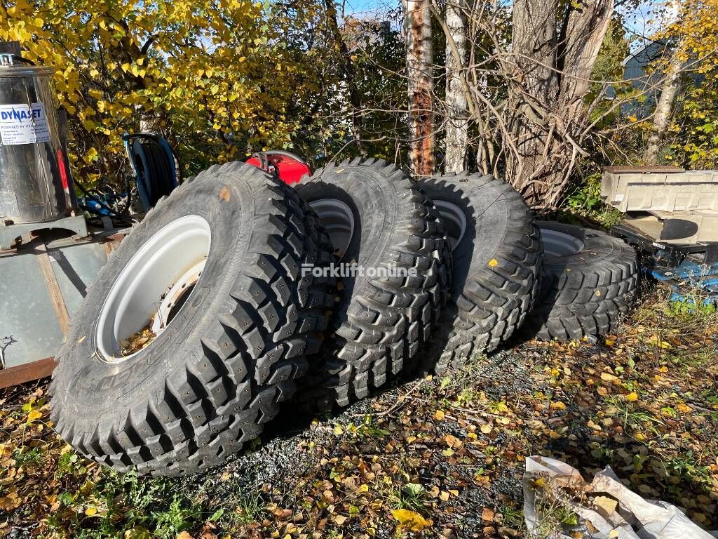 Nokian piggdekk 440/80R24 brukt på teleskoptruck Rad